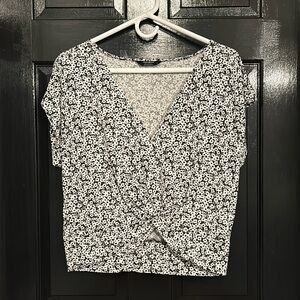 Lucky Brand Twist Front T Shirt Black White Floral Size S
